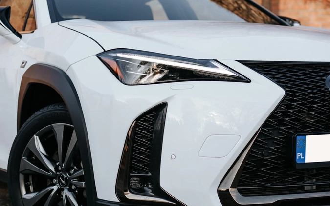 Lexus UX cena 145000 przebieg: 39452, rok produkcji 2020 z Białystok małe 742